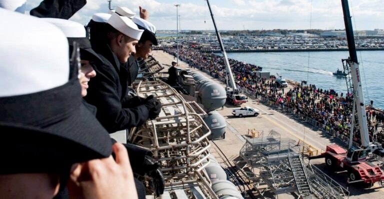 The Best Photos of the USS George H.W. Bush’s Homecoming