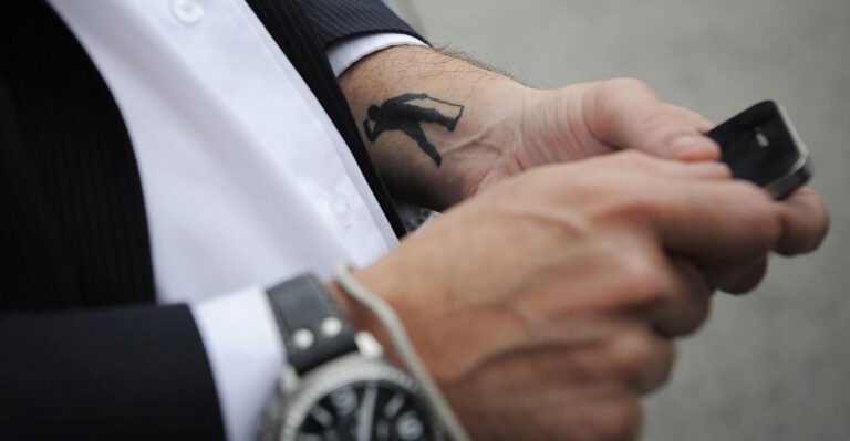 Virginia Lawmakers Eye Laws to Govern Cell Phone Searches