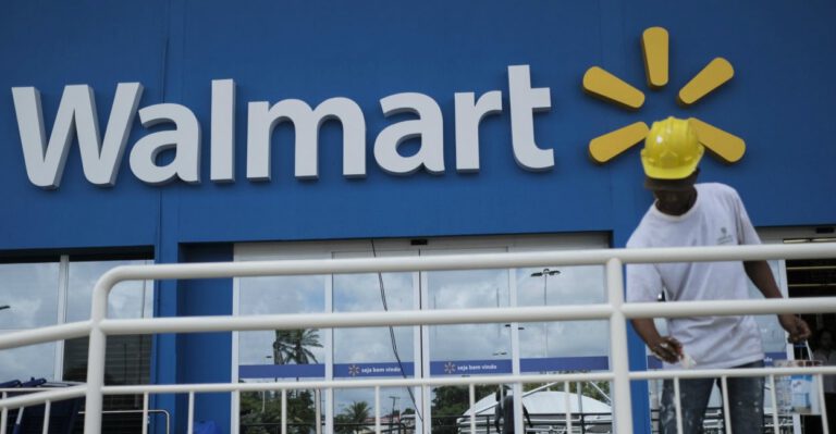 Wal-Mart Announces Higher Minimum Wage and Bonuses, Citing Trump Tax Cuts