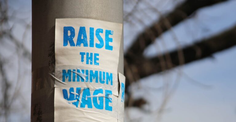 Mom-and-Pop Restaurants Feel Pinch of Minimum Wage Hike