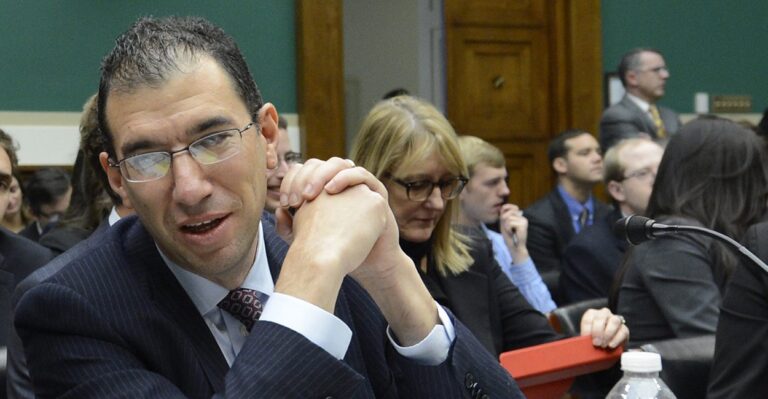 Lawmaker Challenges Top Obamacare Official’s Ties to HealthCare.gov Contractor