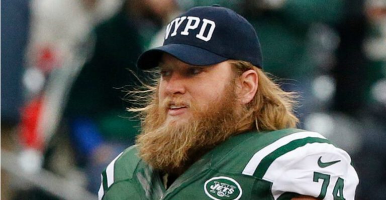 How New York Football Greats Salute Fallen NYPD Officers