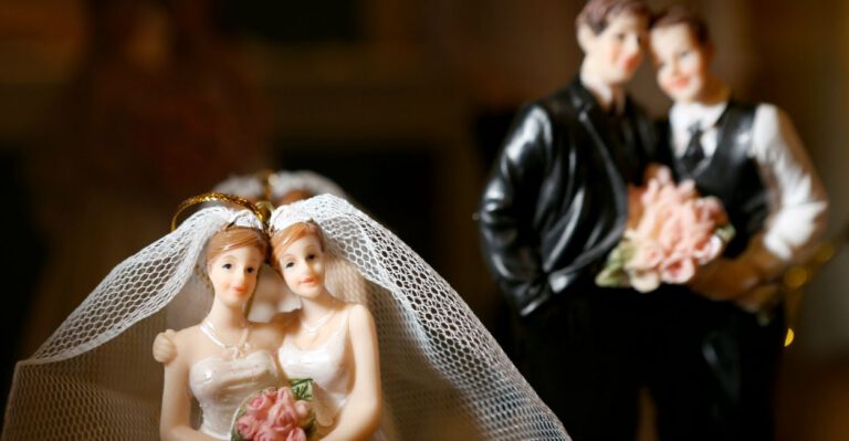 Kentucky Clerk Allowed to Not Issue Gay Marriage Licenses as Legal Battle Continues