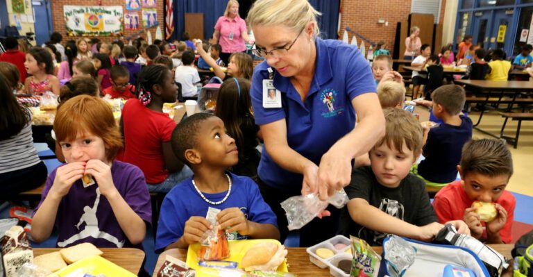 Study: Kids Are Tossing Out the Government’s Healthy Lunch Program