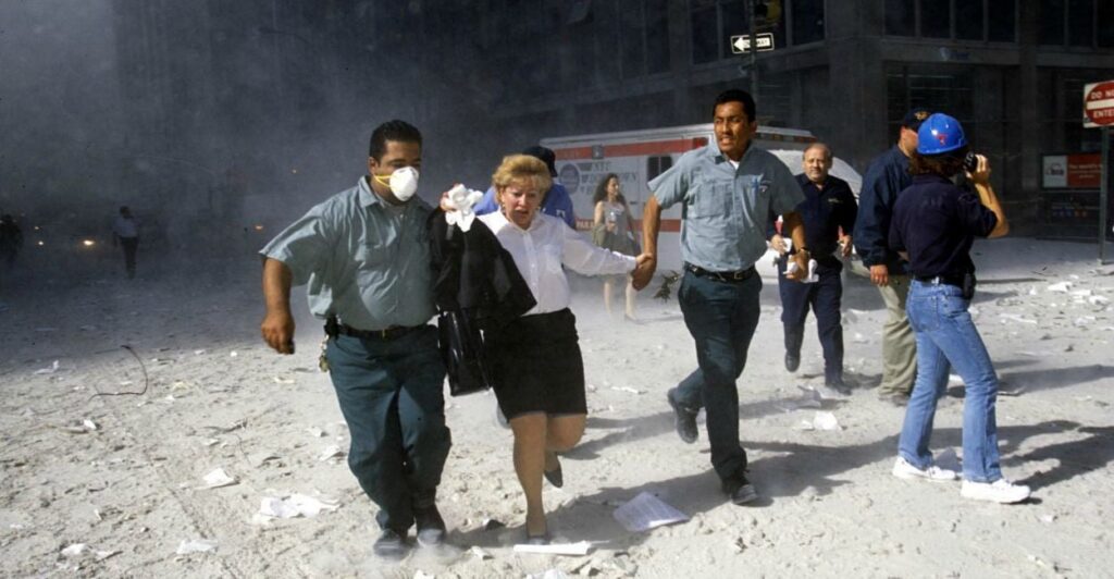 We Remember: 22 Photos of September 11 and the Days After