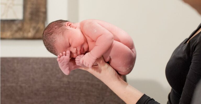 Birth Photographer Captures Newborns in Unique Pose