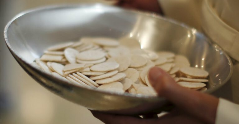 Nuns Prepare 100,000 Communion Wafers for Philly Papal Visit