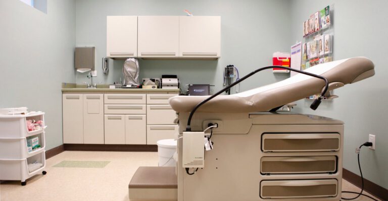 Texas Takes on Planned Parenthood, Investigates Clinics