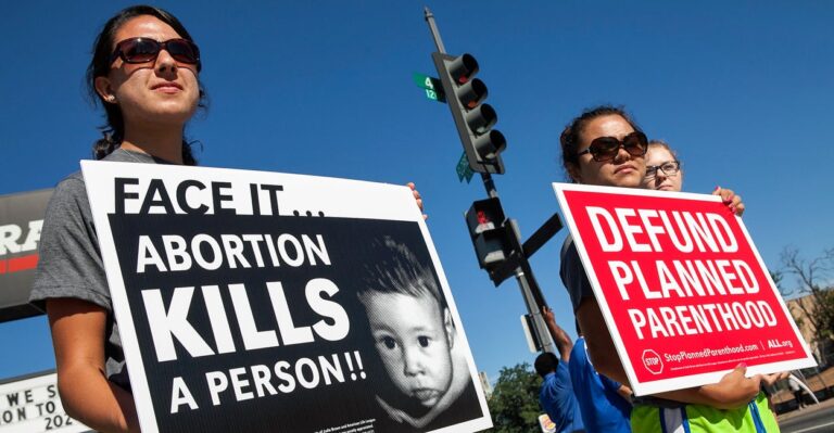 House Approves Bill That Dismantles Parts of Obamacare, Defunds Planned Parenthood