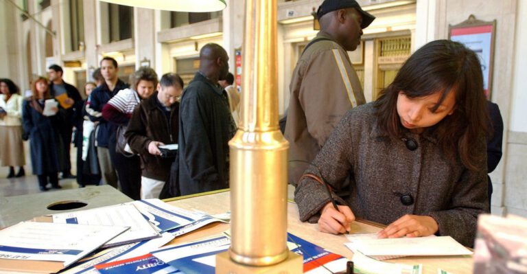Satisfaction With Federal Government Services Reaches New Low