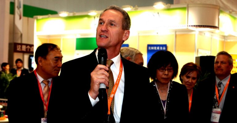 South Dakota GOP Governor Has No Problem With Boys in Girls’ Locker Rooms