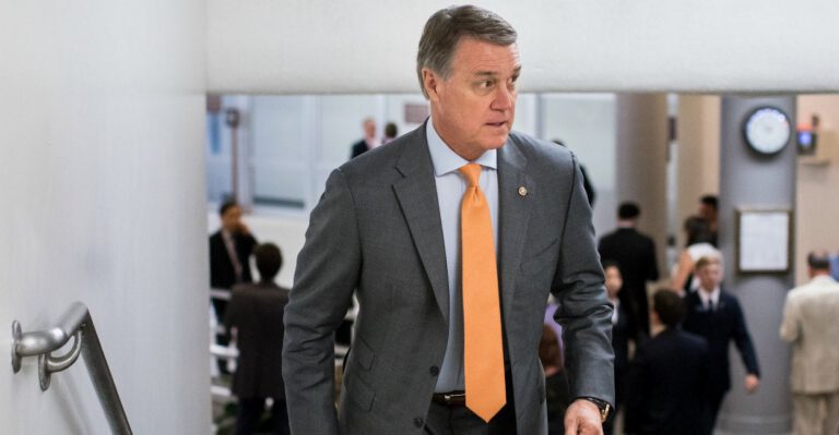 No Budget? This Senator Says That Should Mean Pay Cuts for Politicians, Staff