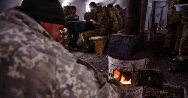On the Front Lines of the War in Ukraine, Soldiers Dig In