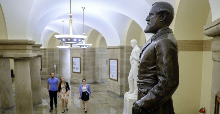 Poll: Most Voters Want Confederate Statues to Remain