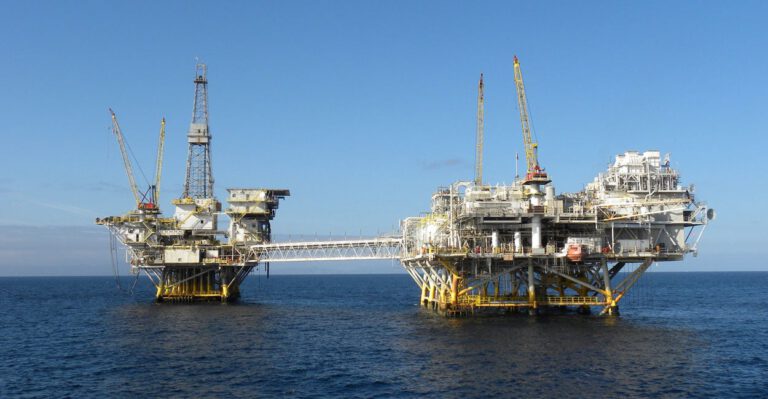US Poised to Shatter Records for Oil Production, Gas Exports