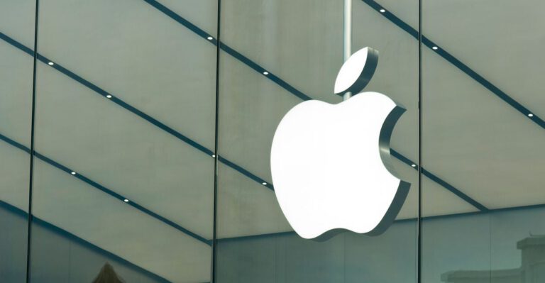 Apple to Pay $38 Billion in Taxes on Overseas Cash, Invest Billions in US, and Give $2,500 in Stock to Employees