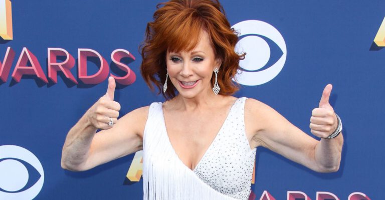 Refreshingly, Country Music Awards Ignores Politics, Stays Positive