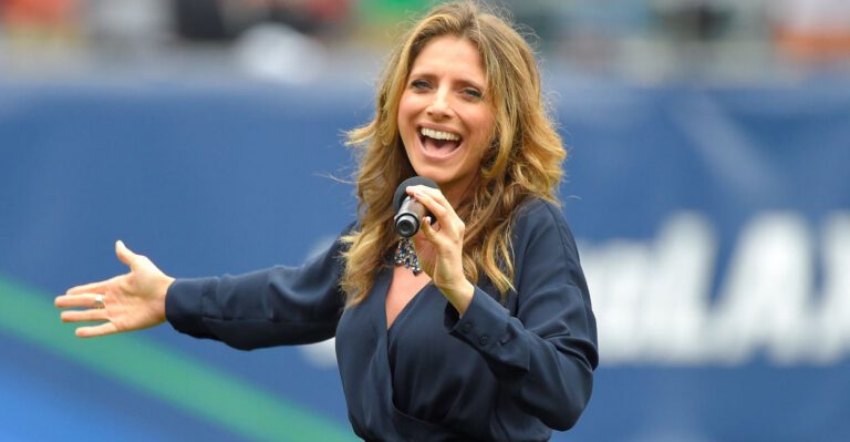 Singer Janine Stange Is Calling for Letters to Our Bravest in Battle