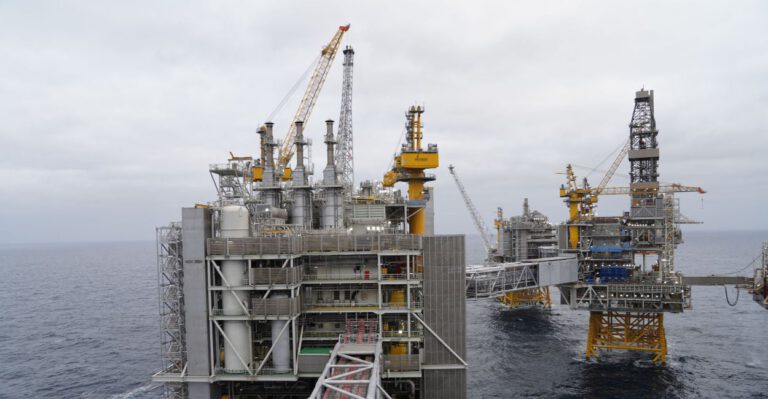 In Responding to Low Oil Prices, Patience Is a Virtue
