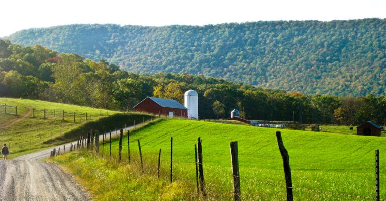 Power Company Fights with Farmers Over Private Property Needed for Pipeline
