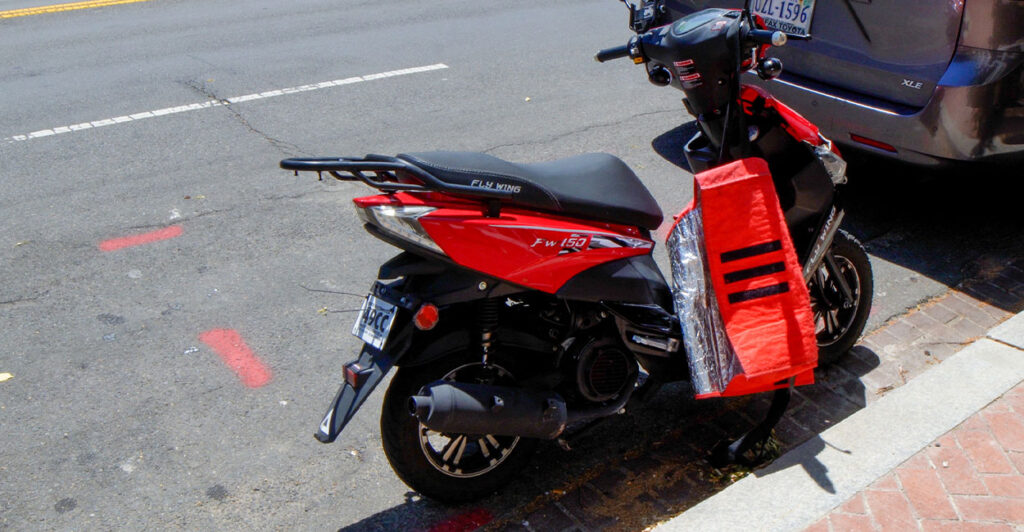 EXCLUSIVE: Migrants on Unregistered Mopeds in DC Use Food Delivery Apps—Violating Company Rules 1 EXCLUSIVE: Migrants on Unregistered Mopeds in DC Use Food Delivery Apps—Violating Company Rules