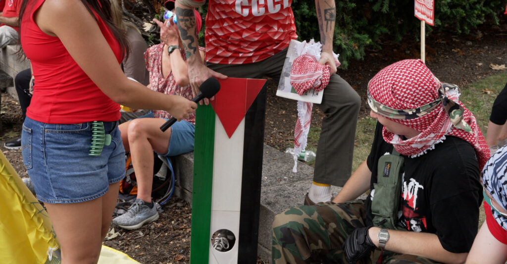 What We Saw at a Mostly Peaceful, Slightly Fiery Anti-Netanyahu Protest in DC 1 What We Saw at a Mostly Peaceful, Slightly Fiery Anti-Netanyahu Protest in DC