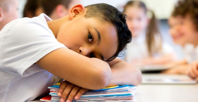 Chicago Teachers Instructed to Pass Migrant Students Despite ‘Severe Academic Deficiencies’