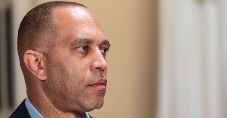 Amid Shutdown, Jeffries Visits California to Support Gerrymandering Ballot Measure