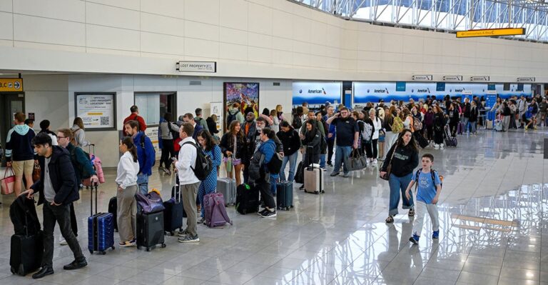 DHS Orders Payment of 50,000 US Airport Workers in Emergency Action
