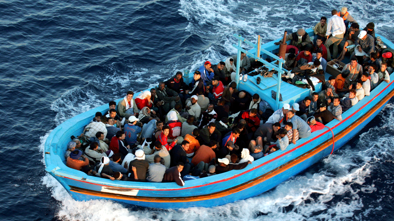 Chaos in Newport Beach: Immigrants Flee After Boat Crashes Ashore