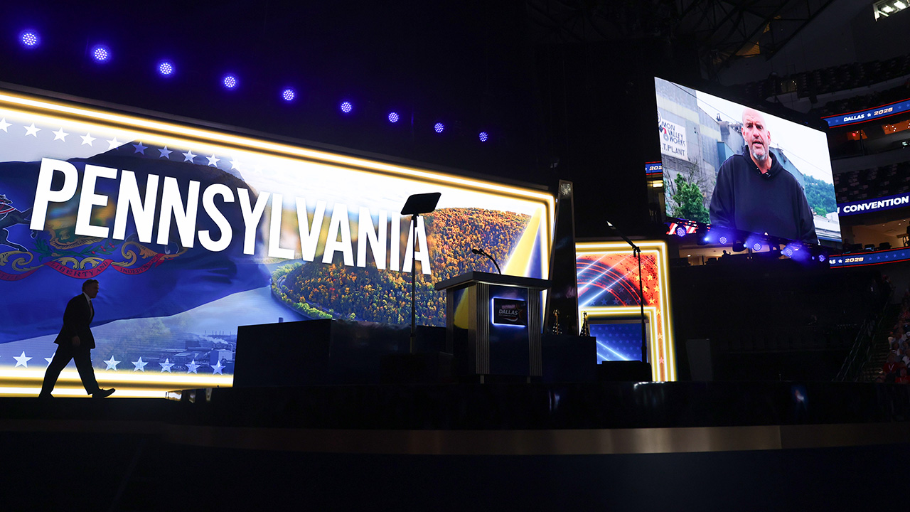 Fetterman Makes Surprise Appearance at RNC Midterm Convention