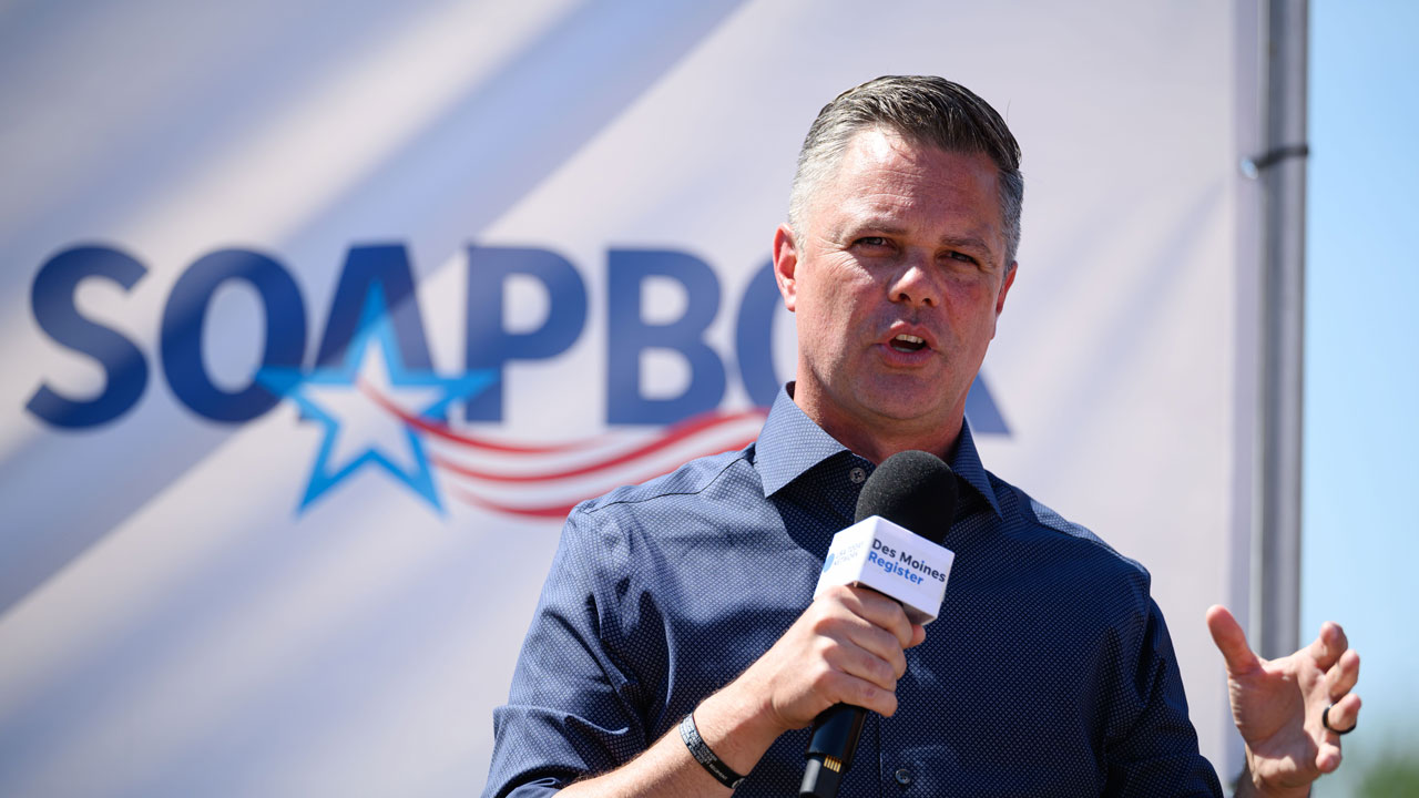 Iowa Democrat Has Time to Fundraise, Not Debate