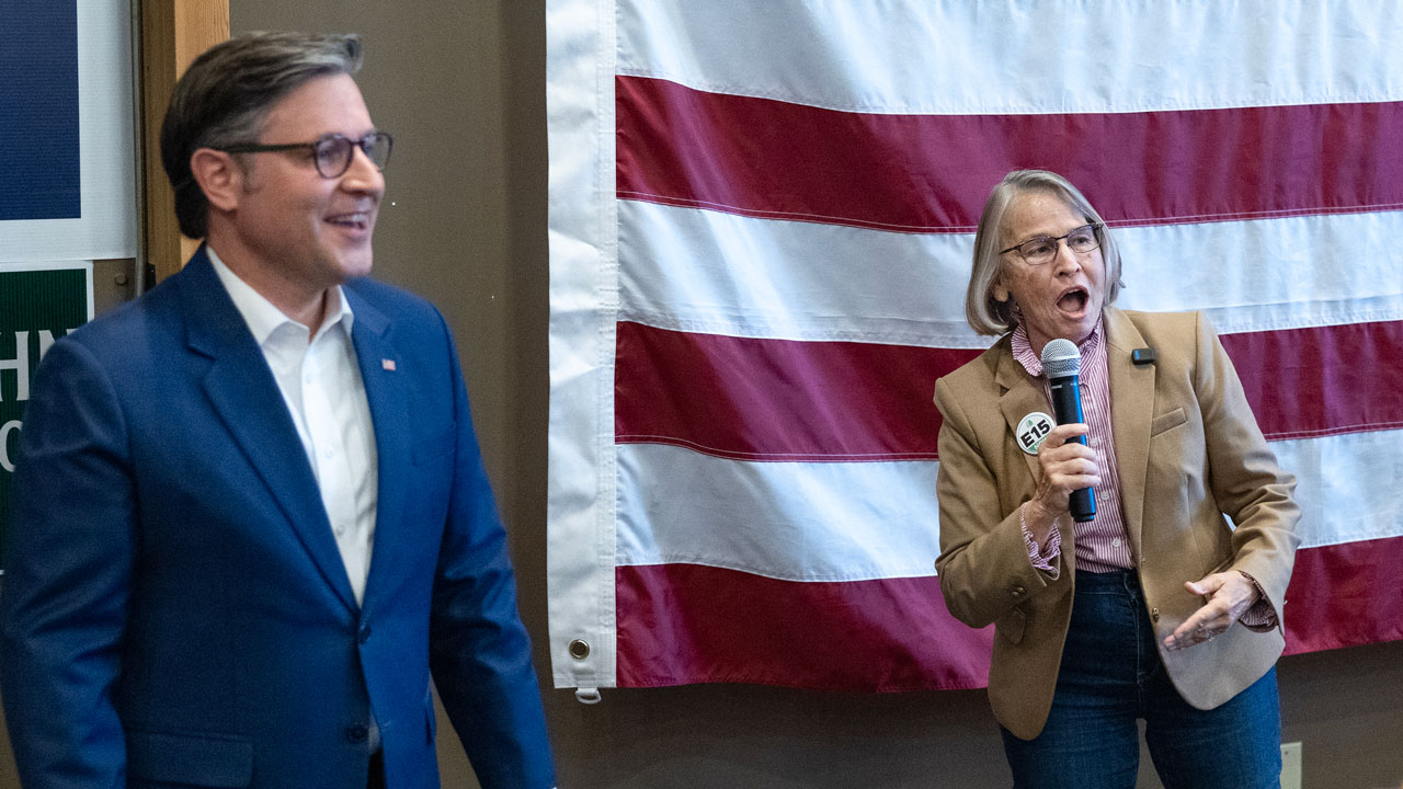 Republicans Pull Back Funding in Battleground Districts, Shaking Up Midterm Spending