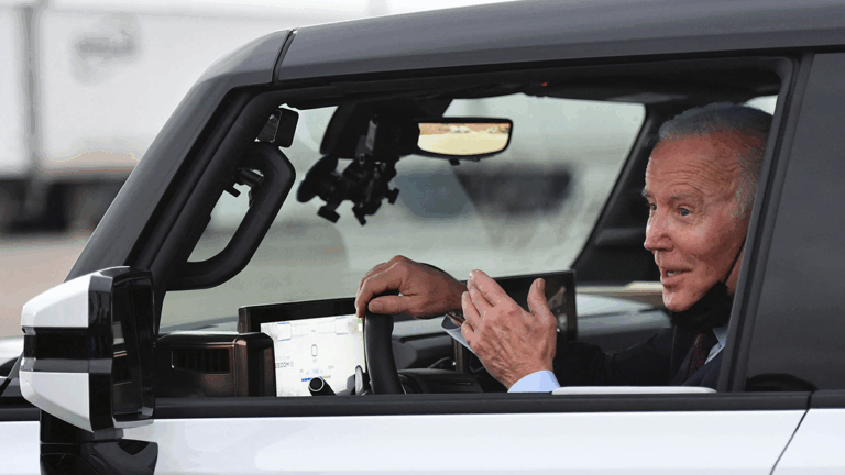 Biden Admin, California Regulators Aim to Force Carmakers to Produce ‘100% Electric’ Vehicles, Heritage Expert Warns