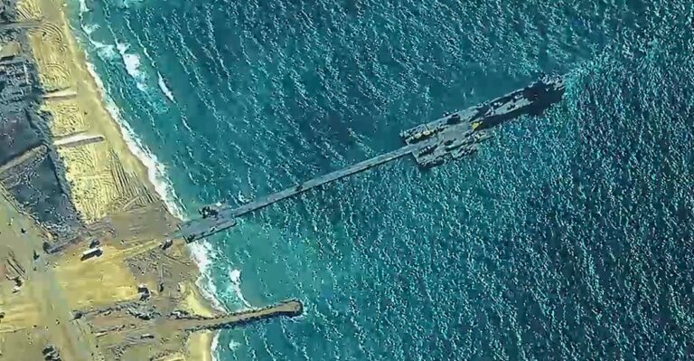 Gaza Aid Promptly Looted After Landing at US-Built Floating Pier