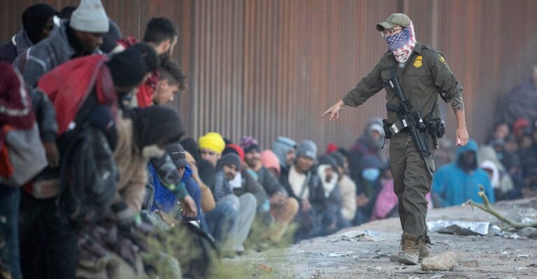 Arizona Saw About 565,000 Illegal Border Crossers in 1 Year