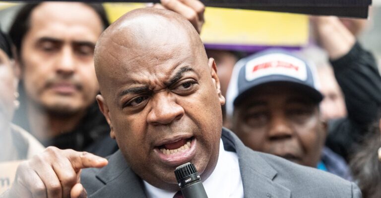 Mayor Who Sought Entry to ICE Facility Once Called for Reduced Sentence for Gang Member