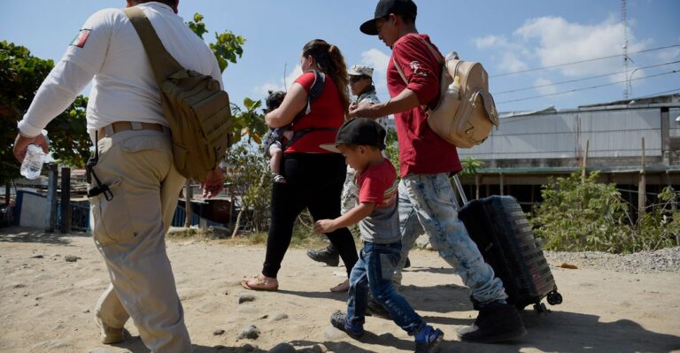 14,000 Migrants Turn Back Amid News of Closed Border, Report Finds
