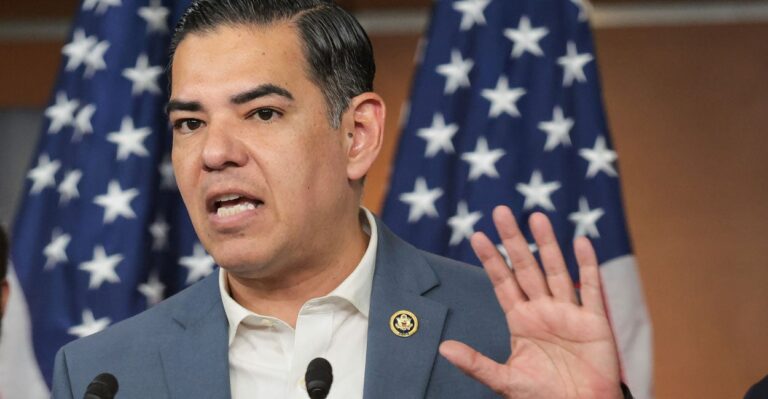 Democrats Announce Plan to Launch ‘Master ICE Tracker’