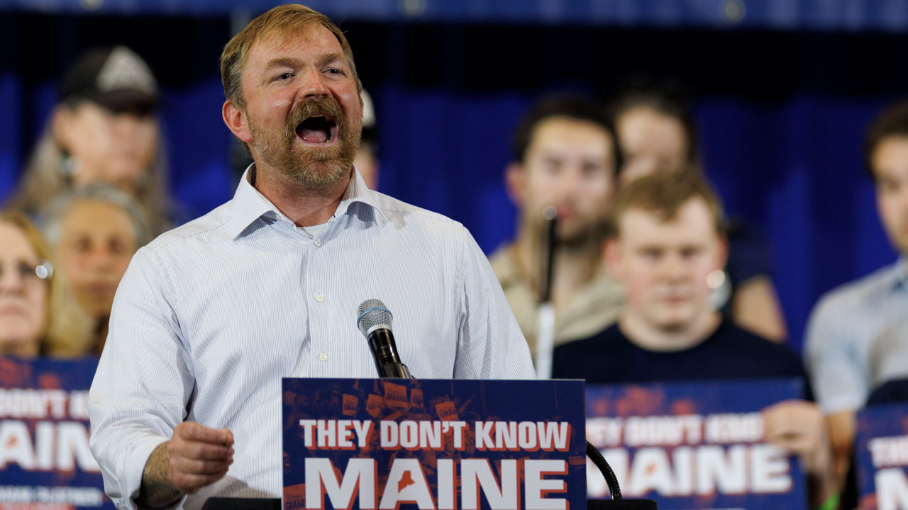 Democrats’ Midterm Strategy? Pretend to Be Working Class Again