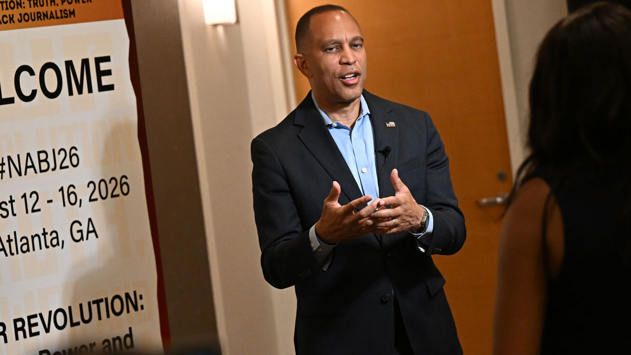 Hakeem Jeffries Punts on Adopting Socialist Agenda as New Polling Shows Dems Embracing It Over Capitalism