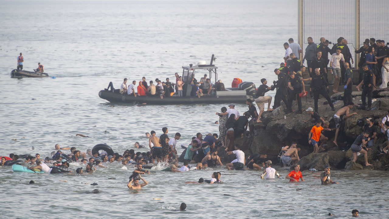 Victor Davis Hanson: Spain Is Overrun by Migrants