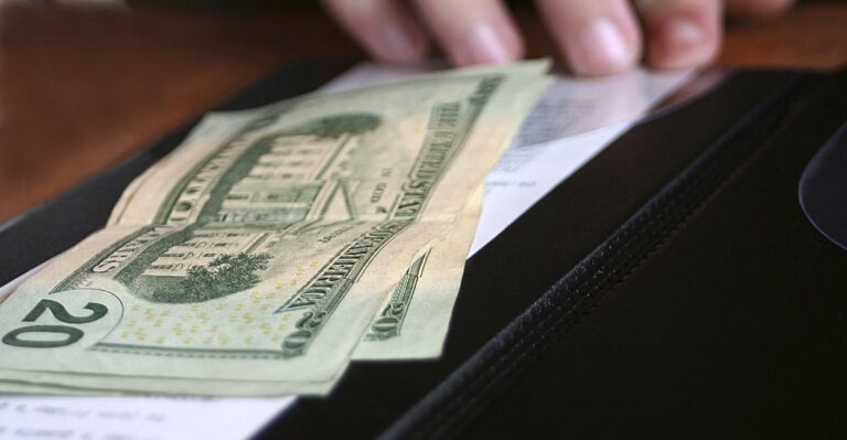 Los Angeles Restaurants Charge Extra for Employees’ Health Insurance