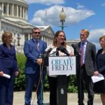 Graphic Designer Asks Supreme Court to Allow Her to Say No to Same-Sex Weddings