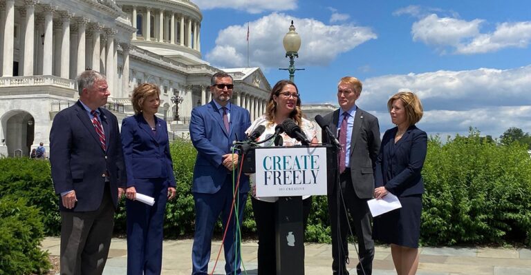 Graphic Designer Asks Supreme Court to Allow Her to Say No to Same-Sex Weddings