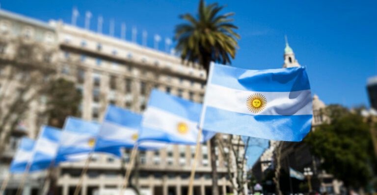 Argentina Issues 100-Year Junk Bonds, but Has Yet to Fix the Nation’s Real Problems