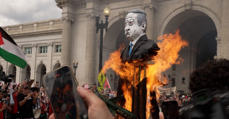 What We Saw at a Mostly Peaceful, Slightly Fiery Anti-Netanyahu Protest in DC