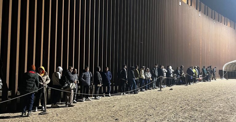 I Went to the Southern Border at 3 A.M. This Is What I Saw.