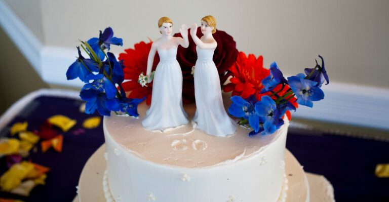 4 out of 5 Atheists and Agnostics Think Photographer Has Right to Say No to Gay Wedding