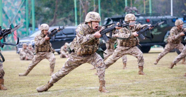 US Gearing Up to Go on Offense Against China, Experts Say